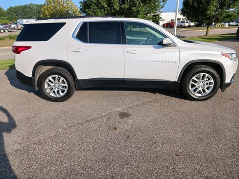 Used 2021 Chevrolet Traverse LT w/ LPO, Floor Liner Package AWD/4WD image 8