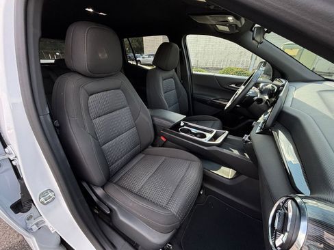 Used 2025 Chevrolet Equinox LT image 40