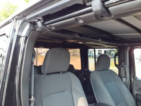 Used 2018 Jeep Wrangler Unlimited Sport S AWD/4WD image 21