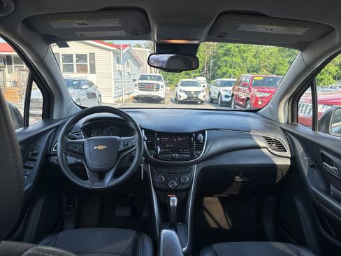 Used 2021 Chevrolet Trax LT AWD/4WD image 11
