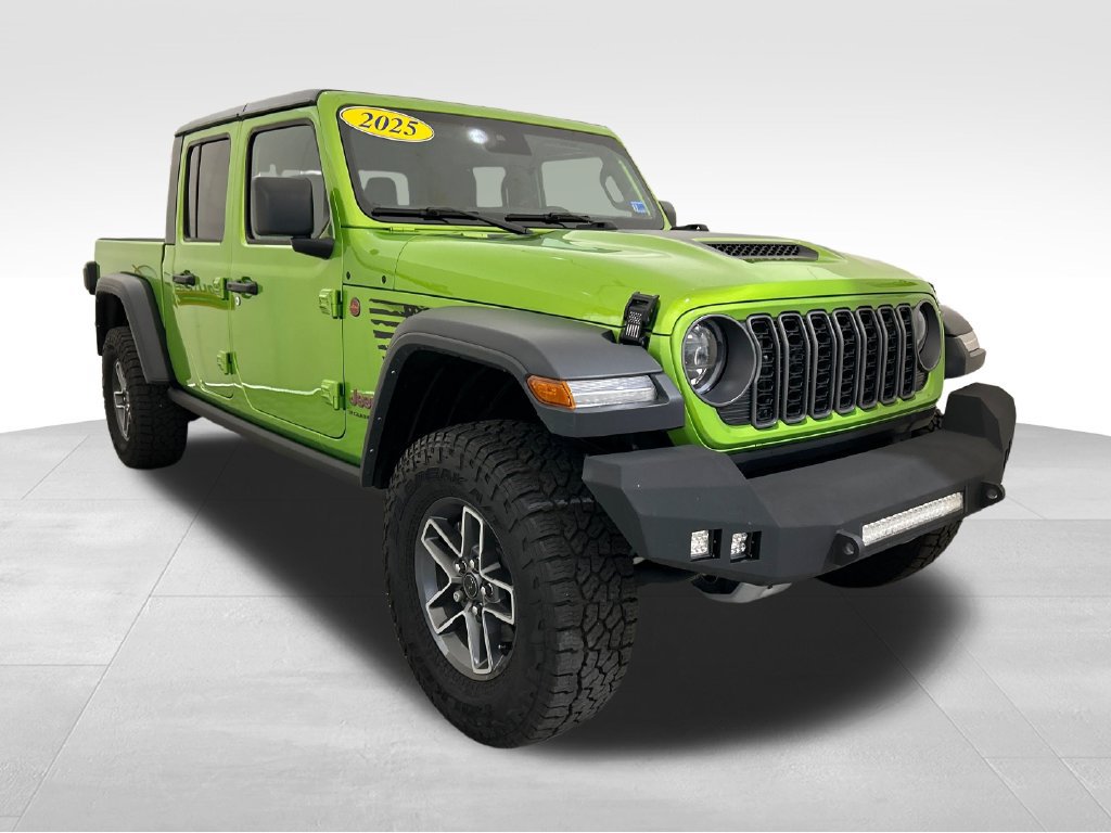 Used 2025 Jeep Gladiator Mojave w/ Convenience Group AWD/4WD image 9