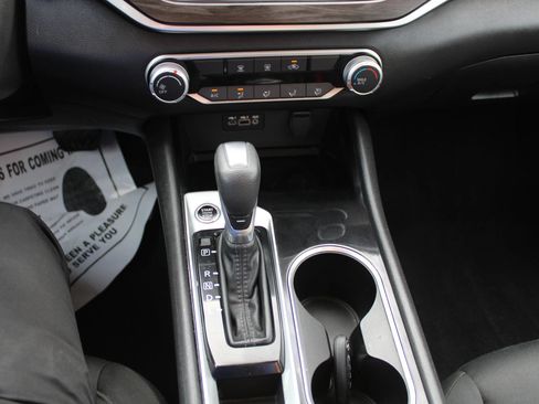 Used 2024 Nissan Altima 2.5 SV FWD image 14