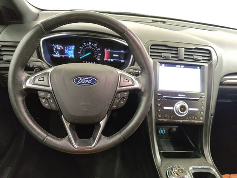 Used 2019 Ford Fusion Titanium image 22