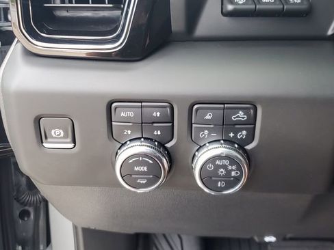 Used 2025 GMC Sierra 1500 AT4 w/ AT4 Premium Package AWD/4WD image 20