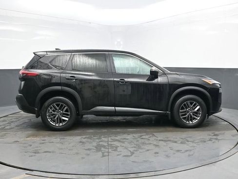 Used 2023 Nissan Rogue S image 8