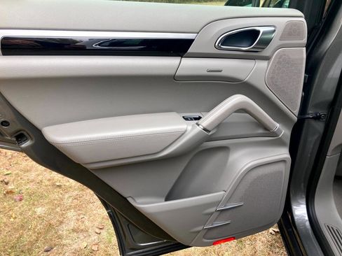 Used 2014 Porsche Cayenne image 22