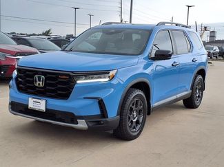 Used 2025 Honda Pilot TrailSport video 3