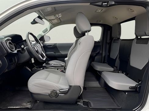 Used 2019 Toyota Tacoma SR image 8