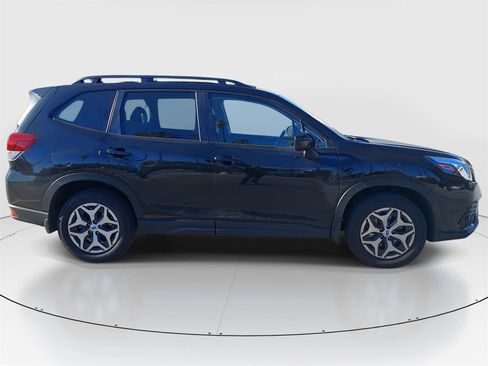 Used 2023 Subaru Forester Premium image 8