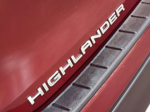 Used 2022 Toyota Highlander XSE image 25