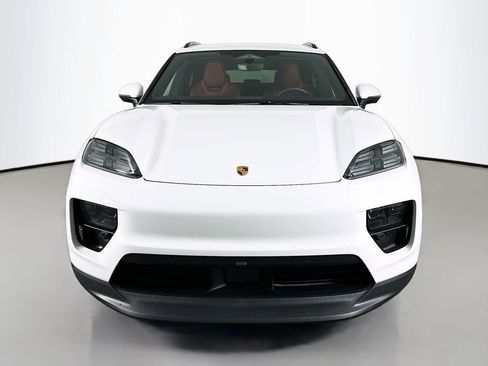 Certified 2025 Porsche Macan Electric image 6