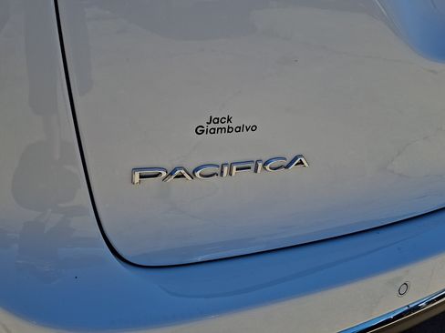 Used 2025 Chrysler Pacifica Select FWD image 31