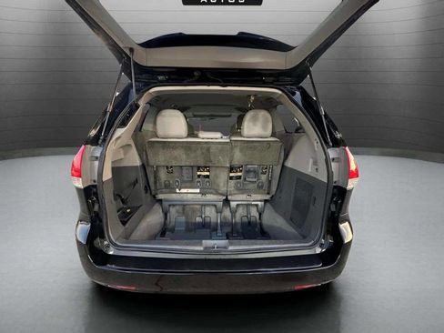 Used 2012 Toyota Sienna Limited image 9