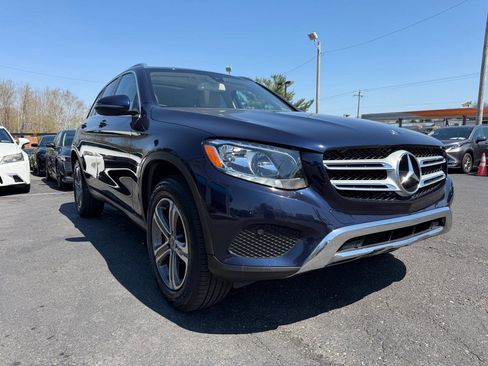 Used 2018 Mercedes-Benz GLC 300 4MATIC image 3