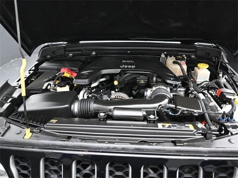 Used 2021 Jeep Gladiator Overland w/ Cold Weather Group image 29