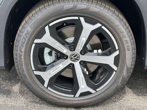 New 2025 Volkswagen Tiguan SE image 6