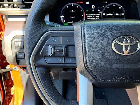 Used 2025 Toyota Tacoma TRD Off-Road image 10