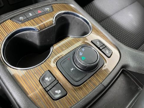 Used 2022 GMC Acadia SLE w/ Driver Convenience Package FWD image 35