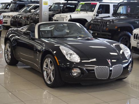 Used 2007 Pontiac Solstice Convertible w/ Premium Package image 1