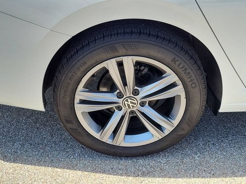 Used 2023 Volkswagen Jetta SE w/ Panoramic Sunroof Package FWD image 11