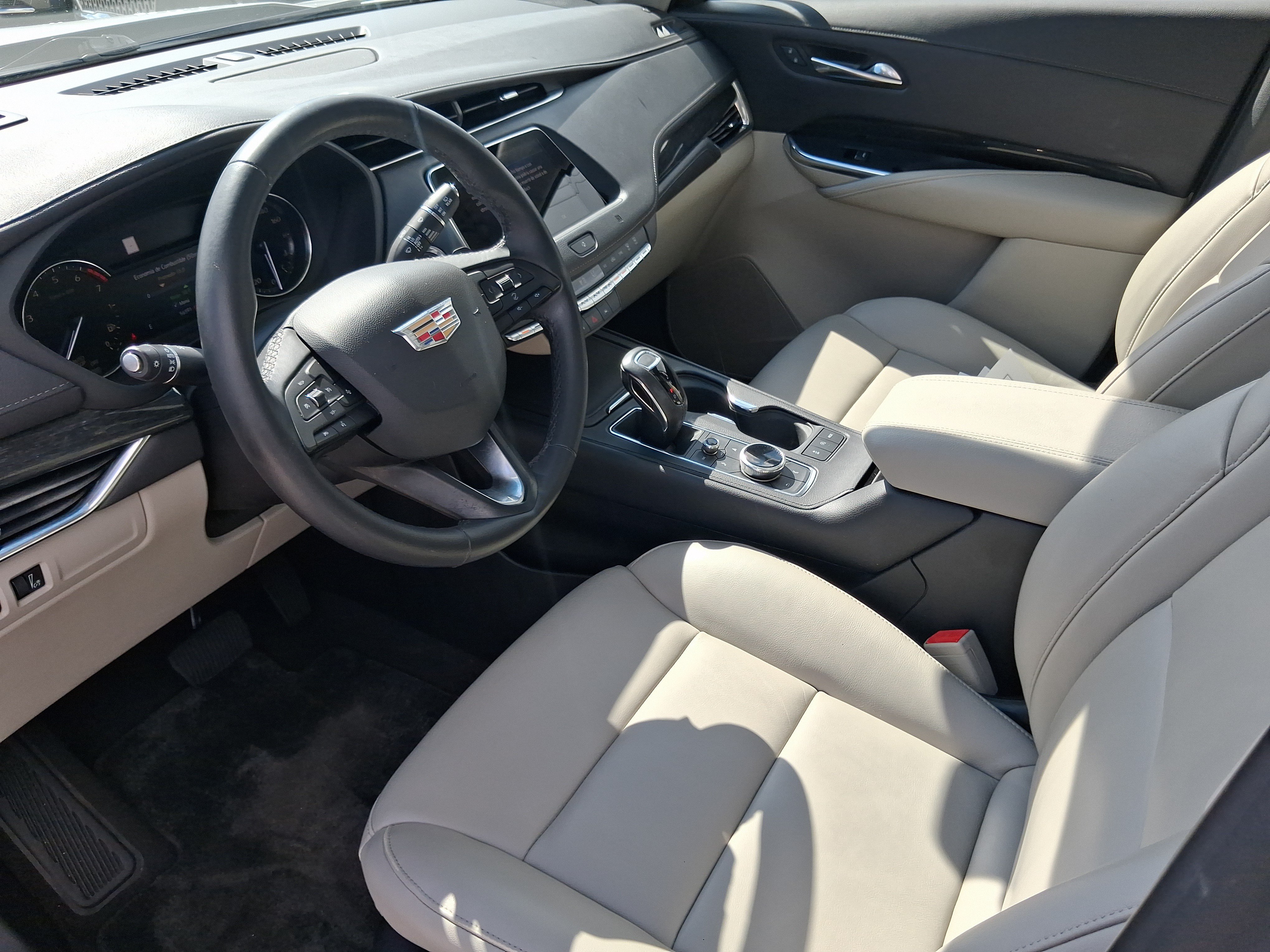 Used 2019 Cadillac XT4 Premium Luxury w/ Enhanced Visibility Package FWD image 11