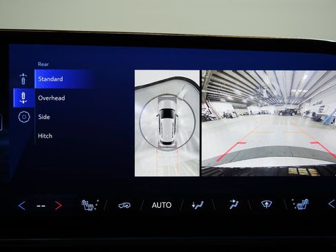 Used 2025 Chevrolet Equinox EV LT w/ Convenience Package image 37