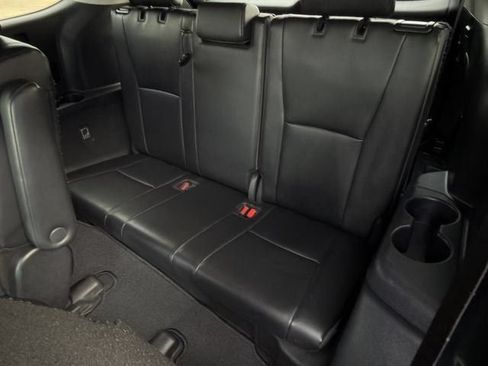 Used 2024 Toyota Highlander XLE AWD/4WD image 27