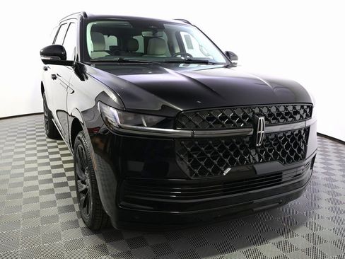 New 2026 Lincoln Navigator Reserve w/ Jet Appearance Package image 9