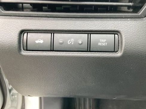 Used 2025 Nissan Altima 2.5 SV FWD image 24