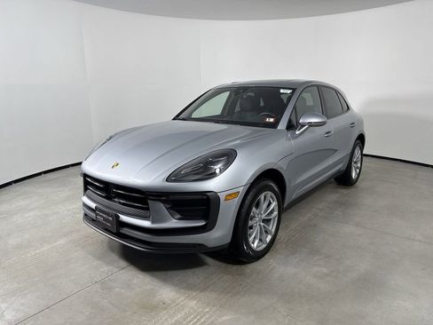 Certified 2025 Porsche Macan image 1