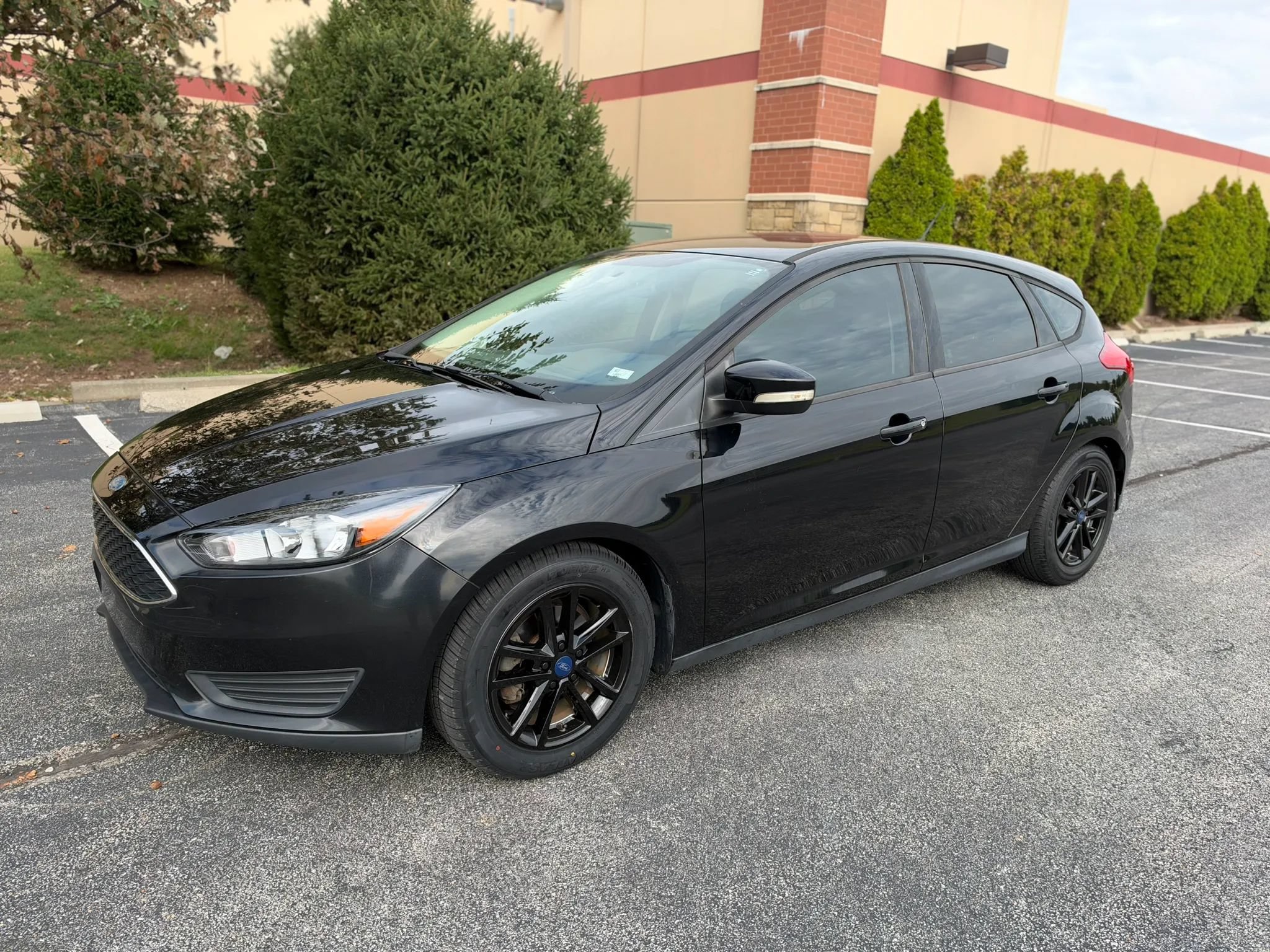 Used 2016 Ford Focus SE FWD image 1