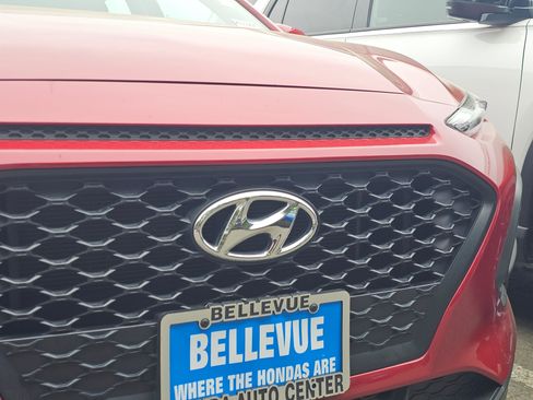 Used 2021 Hyundai Kona SE AWD/4WD image 2