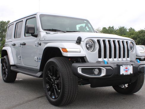 Used 2023 Jeep Wrangler Unlimited Sahara w/ Cold Weather Group AWD/4WD image 4