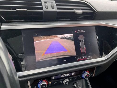 Used 2020 Audi Q3 2.0T Premium Plus w/ Premium Plus Package image 17