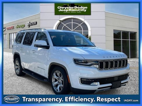 Used 2022 Jeep Wagoneer Series II w/ Convenience Group I image 1