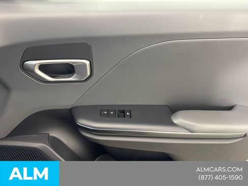 Used 2025 Kia K4 FWD image 17