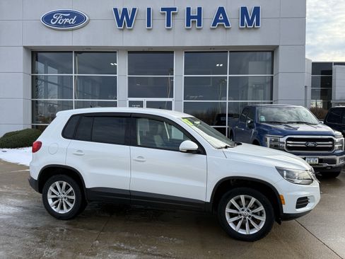 Used 2017 Volkswagen Tiguan Limited w/ Alloy Wheels Package image 3