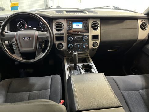 Used 2017 Ford Expedition EL XLT image 12