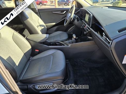 Certified 2025 Kia Niro SX Touring image 19