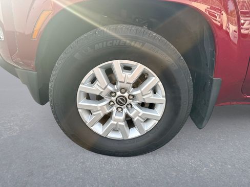Used 2024 Nissan Frontier SV w/ SV Convenience Package RWD image 11