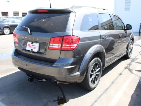 Used 2018 Dodge Journey SE w/ Connectivity Group FWD image 9