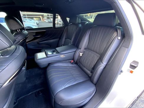 Used 2022 Lexus LS 500 w/ Luxury Package RWD image 29