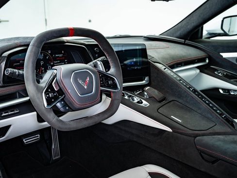 Used 2023 Chevrolet Corvette Stingray Premium Conv w/ Z51 Performance Package image 5