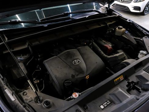 Used 2021 Toyota Highlander XLE FWD image 63