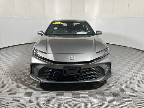 Used 2025 Toyota Camry SE FWD image 3