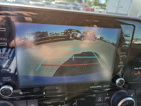 Used 2022 Toyota Highlander XLE AWD/4WD image 22