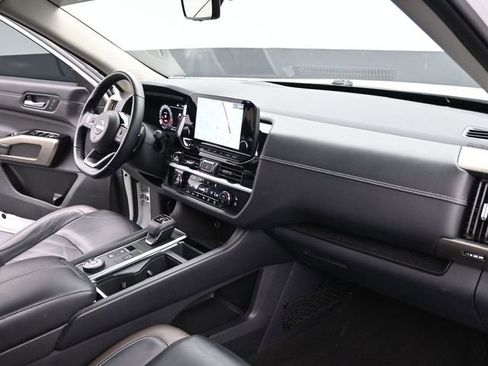 Used 2023 Nissan Pathfinder Platinum image 35