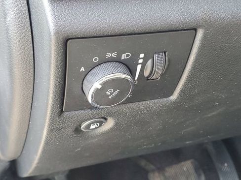 Used 2018 Jeep Grand Cherokee Laredo AWD/4WD image 8