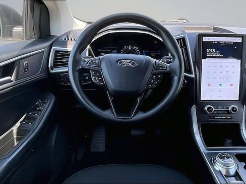 Used 2021 Ford Edge SE FWD image 8