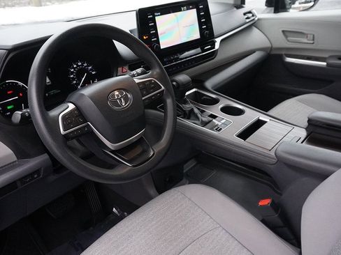 Used 2021 Toyota Sienna LE image 28